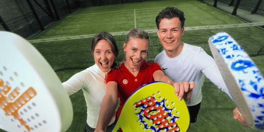Padel: wat het is, waarom het zo populair is en hoe je vandaag nog begint